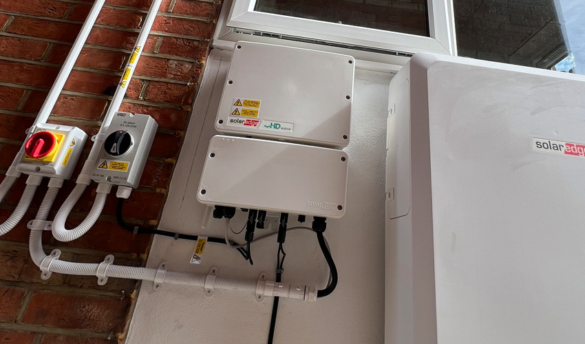 16-Panel Solar Installation with SolarEdge Hybrid Inverter and Battery Storage