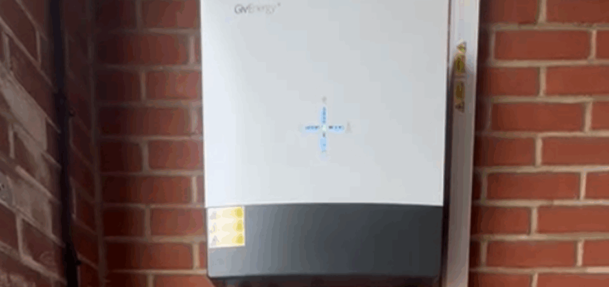 How Do You Install Solar Panels and Battery Storage in the UK