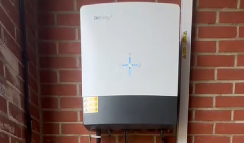 How Do You Install Solar Panels and Battery Storage in the UK